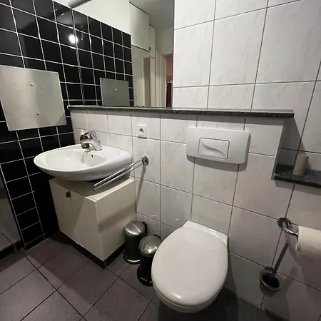 Obk Lodge: Designer Duplex In Oberkassel, Close To River Rhine, Areal Boehler And Messe
